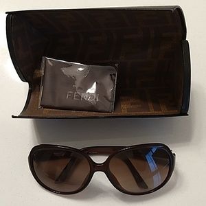 Fendi FS5274 sunglasses